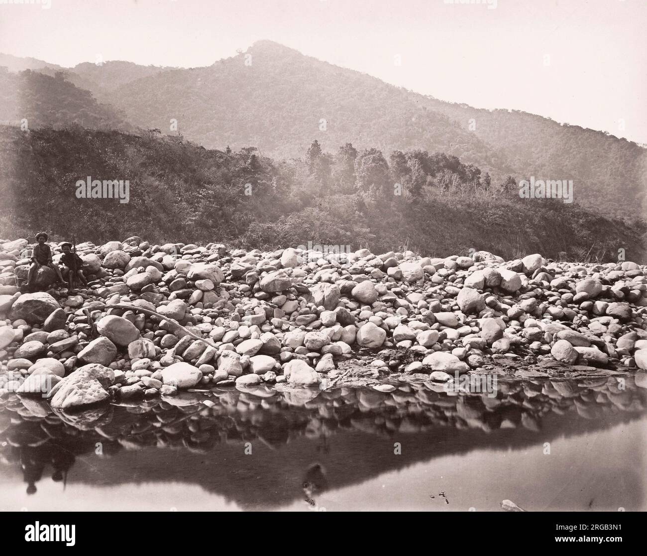 John Thomson (14 juin 1837 - 29 septembre 1921) photographe écossais, actif en Chine vers 1870, d'un album de ses images: mountain Stream, Formosa, Taiwan Banque D'Images