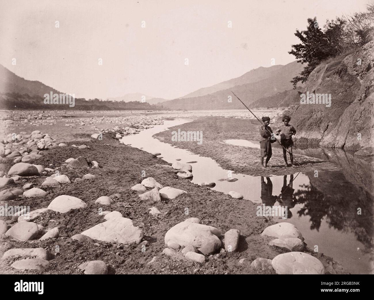John Thomson (14 juin 1837 - 29 septembre 1921) photographe écossais, actif en Chine vers 1870, tiré d'un album de ses images : Lalung River, Formosa, Taïwan Banque D'Images
