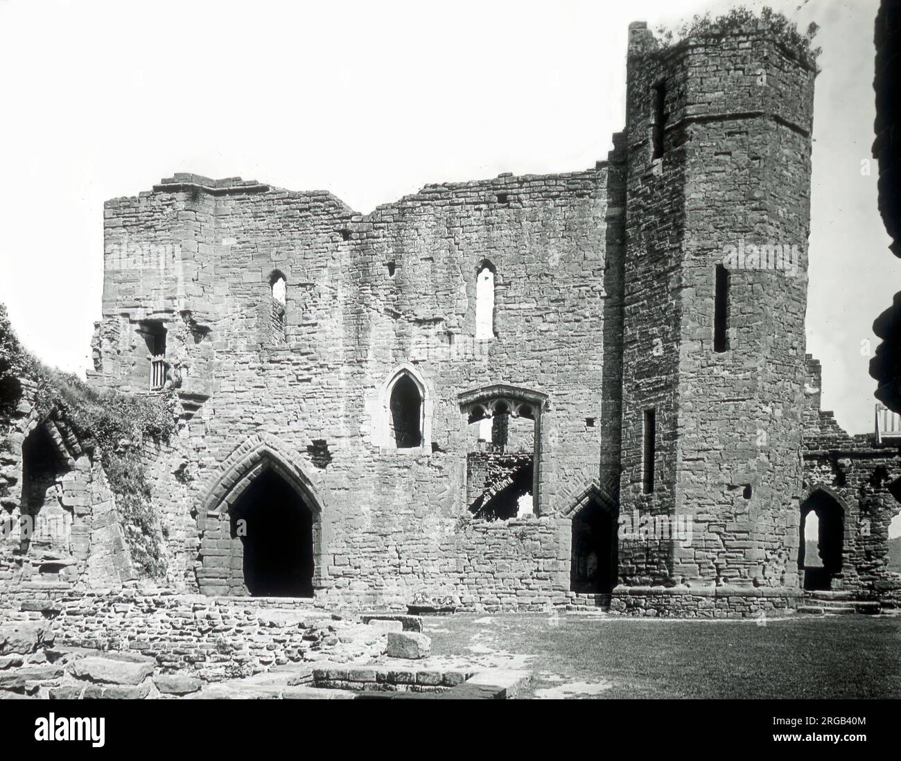 Ruine non identifiée du château dans le nord du pays de Galles ou Herefordshire. Banque D'Images