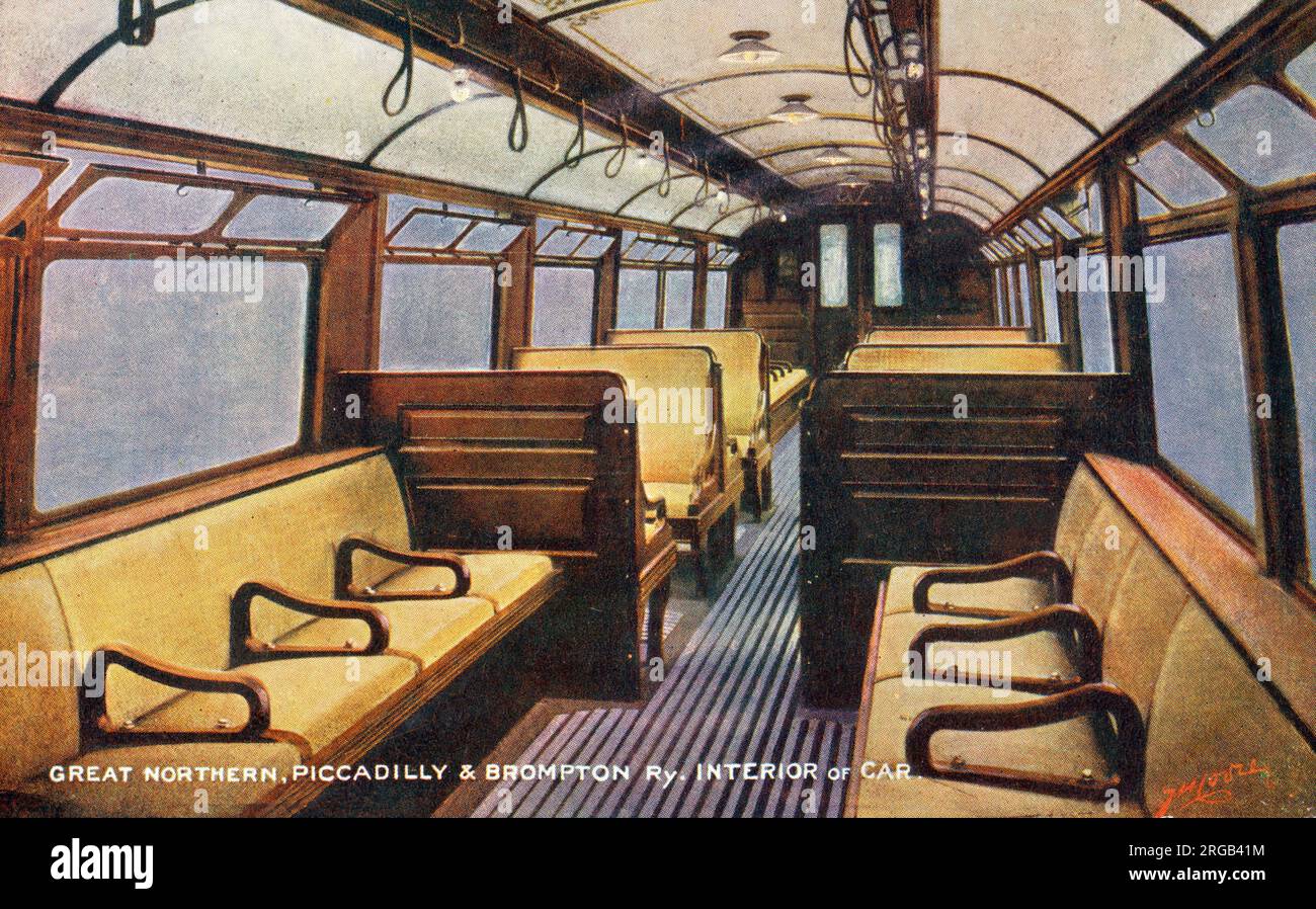 Great Northern, Piccadilly et Brompton Railway - intérieur de la voiture. Banque D'Images