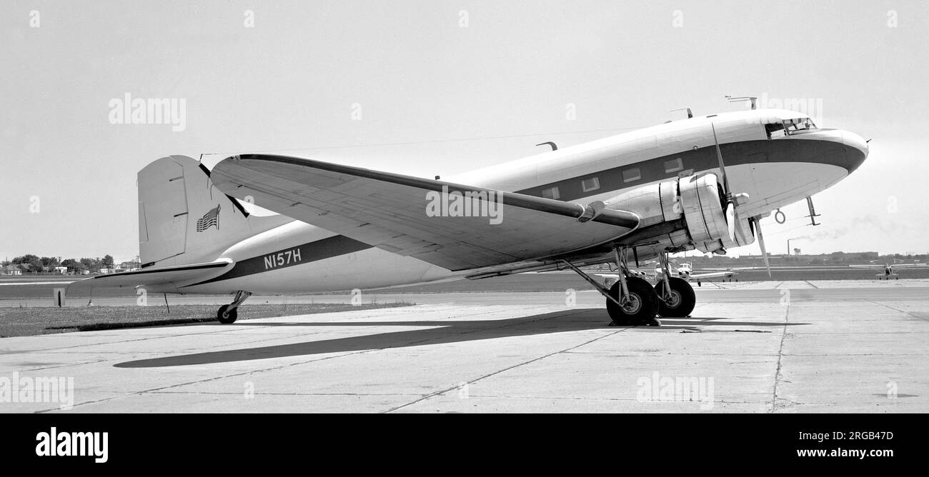 Douglas DC-3-G102A N157H (msn 4132, C-49E 42-56626) 14 juillet 1960 00.03.41: N33677 - DC-3-270B avec PCA (Pennsylvania Central Airlines) 42-56626: Impressionné comme C-49E à l'Armée de l'air des États-Unis 00,0044: N33677 - DC-3-G102A retourné à PCA (Pennsylvania Central Airlines) Banque D'Images