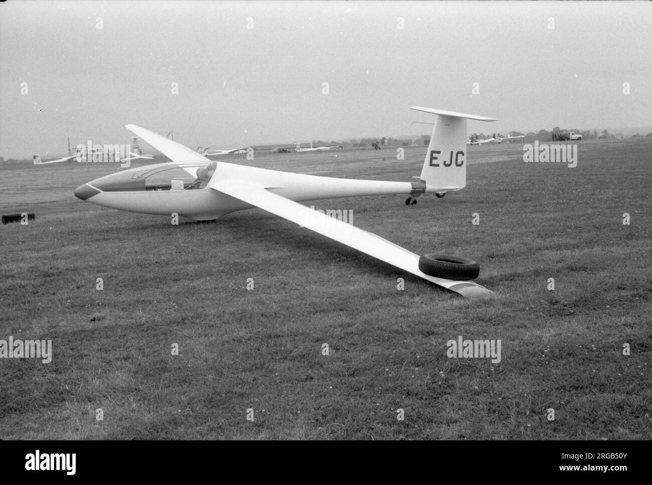 Vickers-Slingsby T.65C Sport Vega EJC (msn 1946, BGA 2714, civil reg G-DEJC), lors d'un concours régional de glisse en 1980s. Banque D'Images