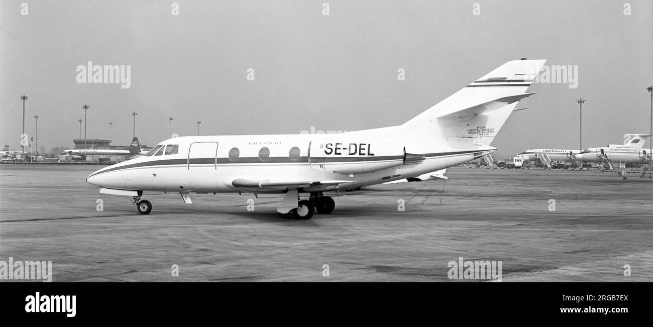 Dassault Falcon 10 se-DEL (msn 14), de SAAB-Scania AB, à l'aéroport de Londres Heathrow. Banque D'Images