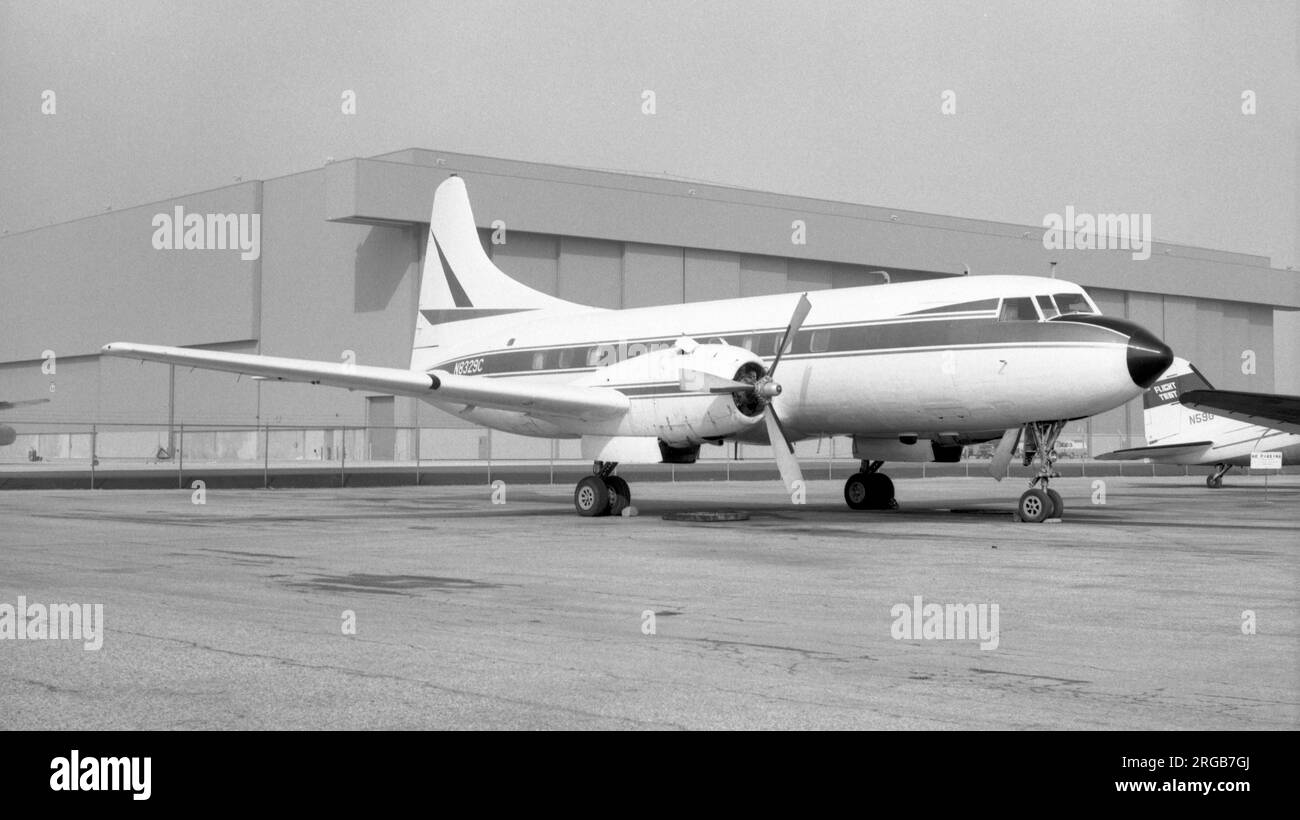 Convair CV-340 N8329C, à l'aéroport de Manchester le 6 août 1972. Banque D'Images