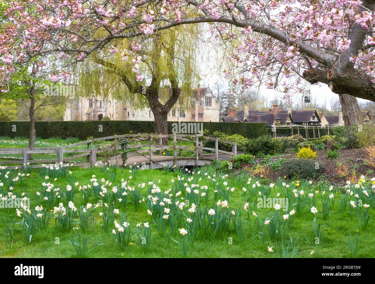Jardins du château de Hever au printemps, Kent, Angleterre Banque D'Images