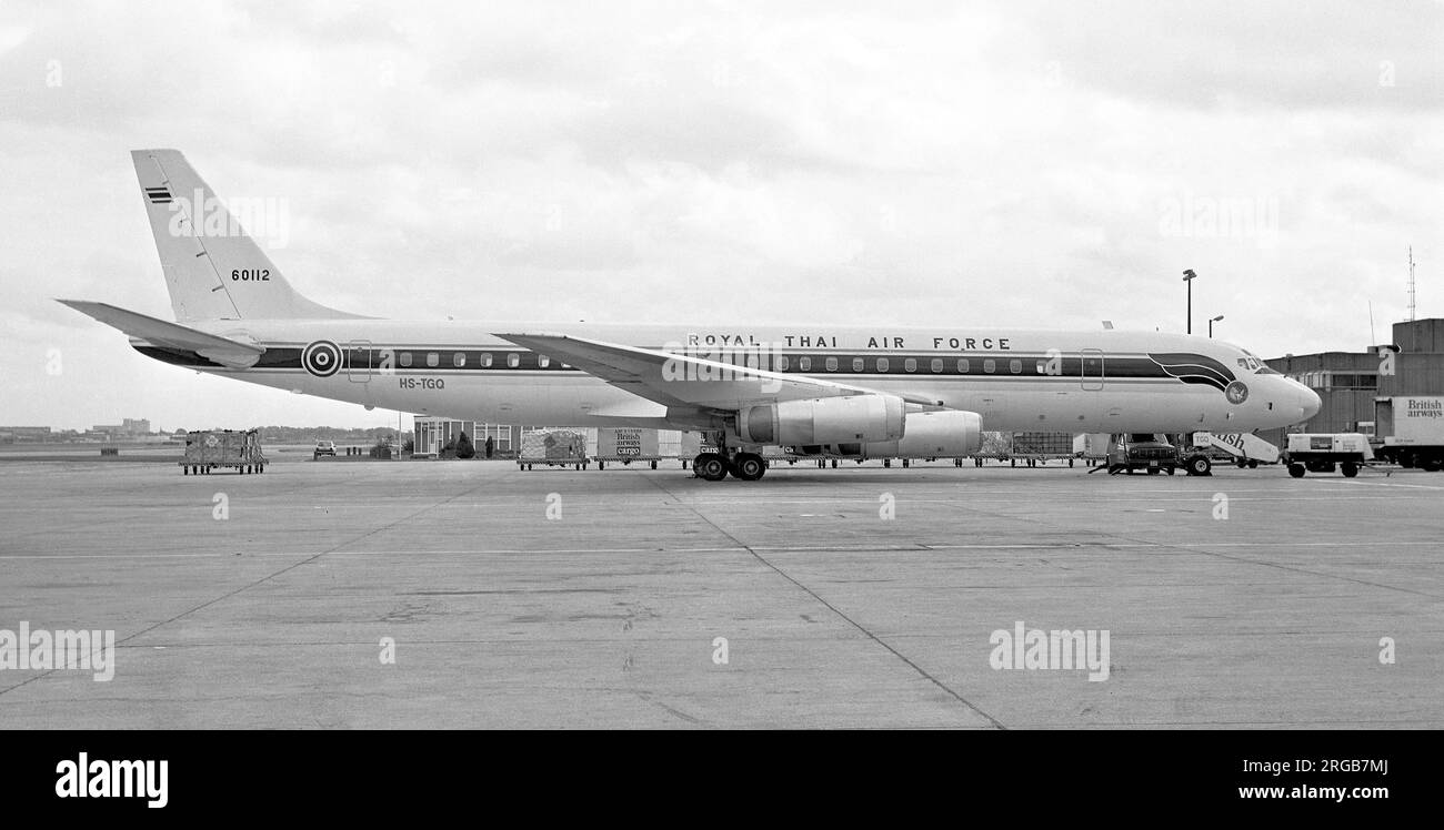 Royal Thai Air Force - Douglas DC-8-62CF HS-TGQ / 60110 (msn 46129, ligne 523), à l'aéroport de Londres Heathrow, vers mai 1987. Banque D'Images