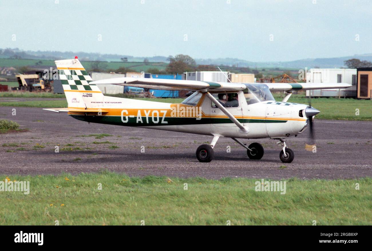 Reims-Cessna FA150L AeroBat G-AYOZ (msn FA150-0085), du Club de l'Exeter. Banque D'Images