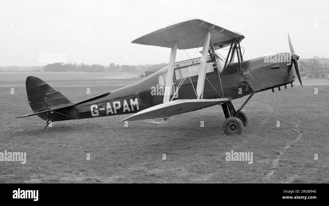 Thruxton Jackaroo G-APAM (msn 3874), de la Wiltshire School of Flying, à l'aérodrome de Thruxton en janvier 1967 Banque D'Images