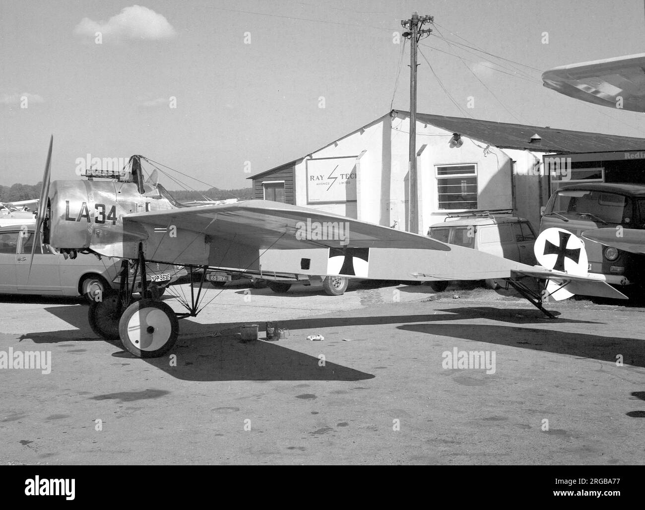 Fokker E.III 'Eindekker' réplique G-AVJO 'LA34' (msn PPS/FOK/6), construit par Personal plane Services, à Booker. Vu en mars 1976. Banque D'Images