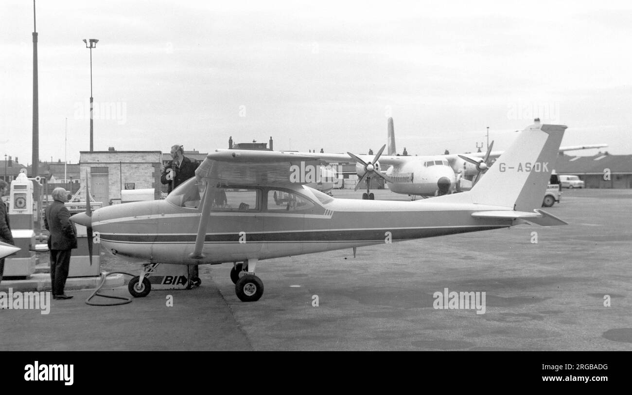 Reims-Cessna F172E Skyhawk G-ASOK (msn 0057), à l'aéroport de Blackpool-Squire's Gate en mars 1972. Banque D'Images