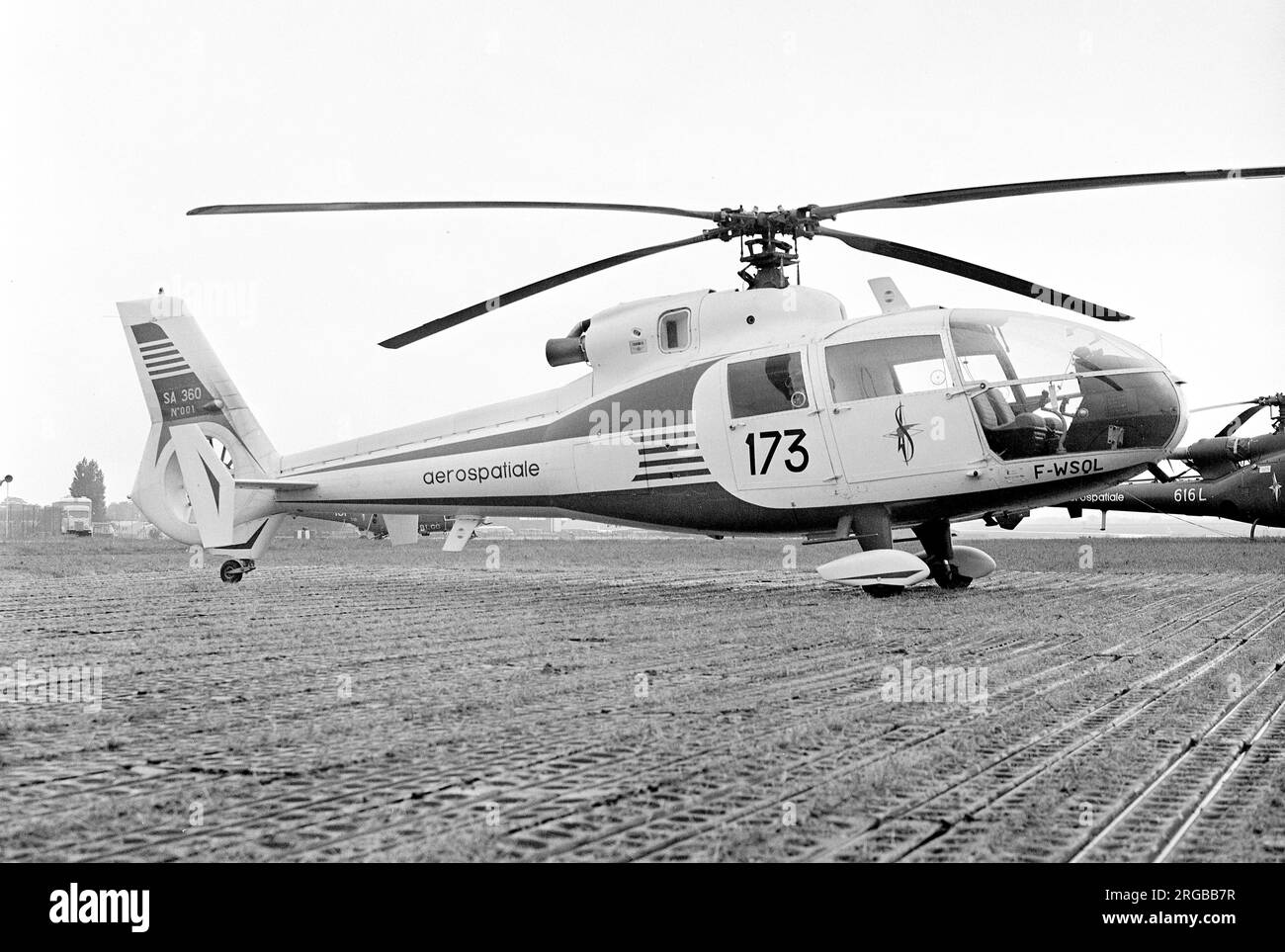Aeropatiale sa.360 Dauphin F-WSQL (msn 001), au salon de l'air de Paris qui s'est tenu au Bourget en mai-juin 1973, avec série de spectacles aériens '173'. Banque D'Images