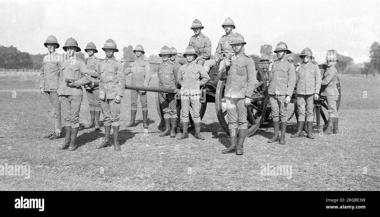 British Army - Une fête de corbillard au fusil tiré à la main au camp de Ladha sur la frontière du Nord-Ouest (alors l'Inde, maintenant le Pakistan). Banque D'Images