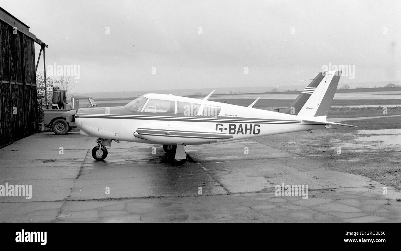 Piper PA-24-260 Comanche G-BAHG (msn 24-4306), à Tollerton en mars 1975. Banque D'Images