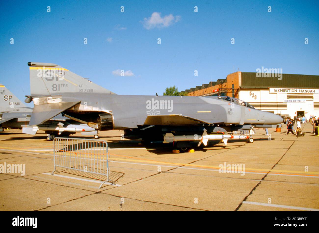 United States Air Force - McDonnell Douglas F-4G Wild Weasel 69-7268 (msn 3955, code de base SP), du 81st Escadron d'appui tactique, 52 escadre d'appui tactique, à la RAF Mildenhall le 26 mai 1990. (Converti d'un F-4E-44-MC, en F-4G WLD Weasel, puis en QF-4G drone 'AF211'. Passé le 22 juin 2009, en vol de la base aérienne de Tyndall, FL.). Banque D'Images