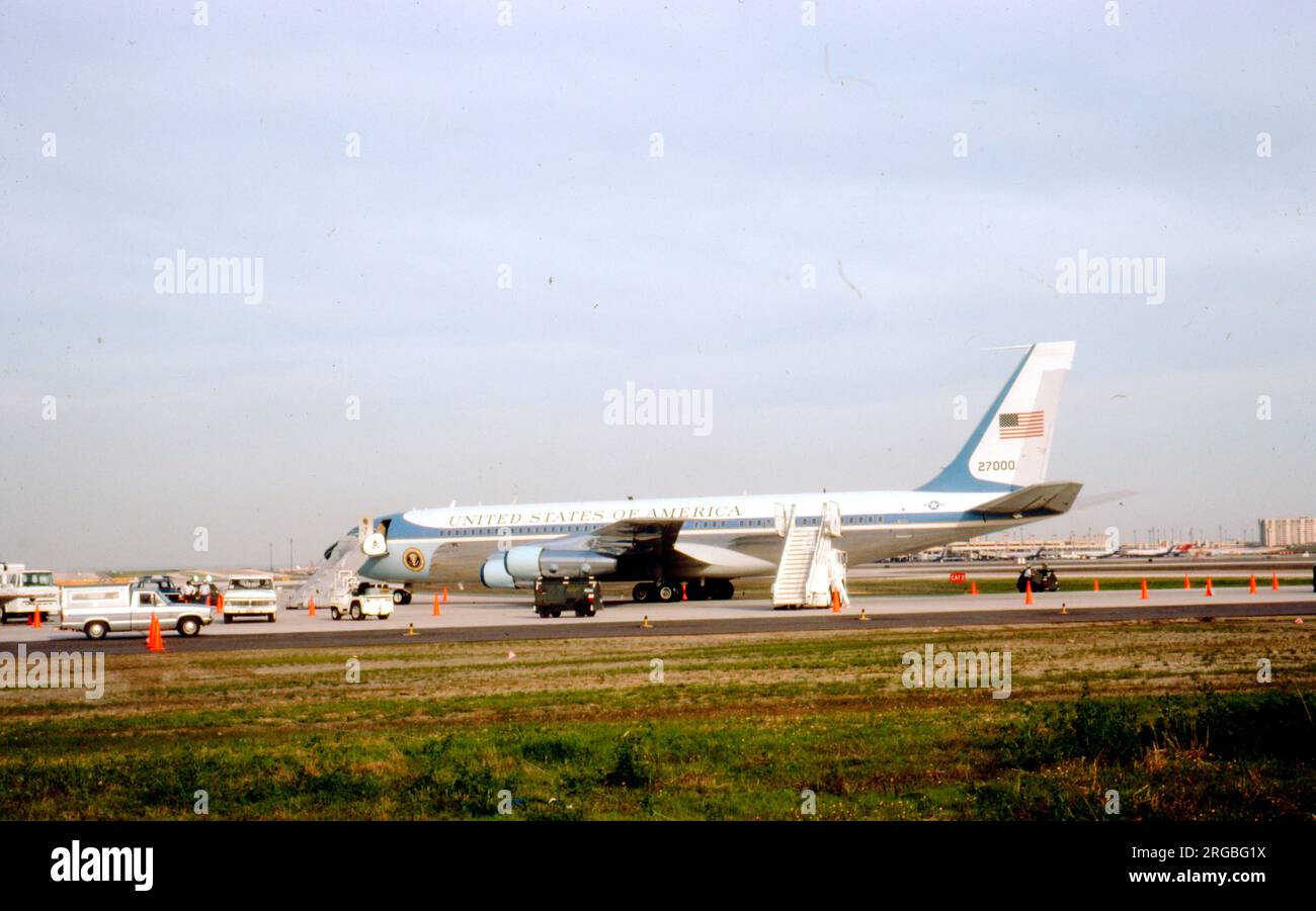 United States Air Force - Boeing VC-137C 72-7000 (msn 20630. Ex N8459). Spécial 707-353B pour la présidence. Est devenu 'Force aérienne un', chaque fois qu'il a le président, ou 'Force aérienne deux', lorsqu'il a le vice-président. Don à la bibliothèque présidentielle Reagan, CA., en septembre 2001. Banque D'Images