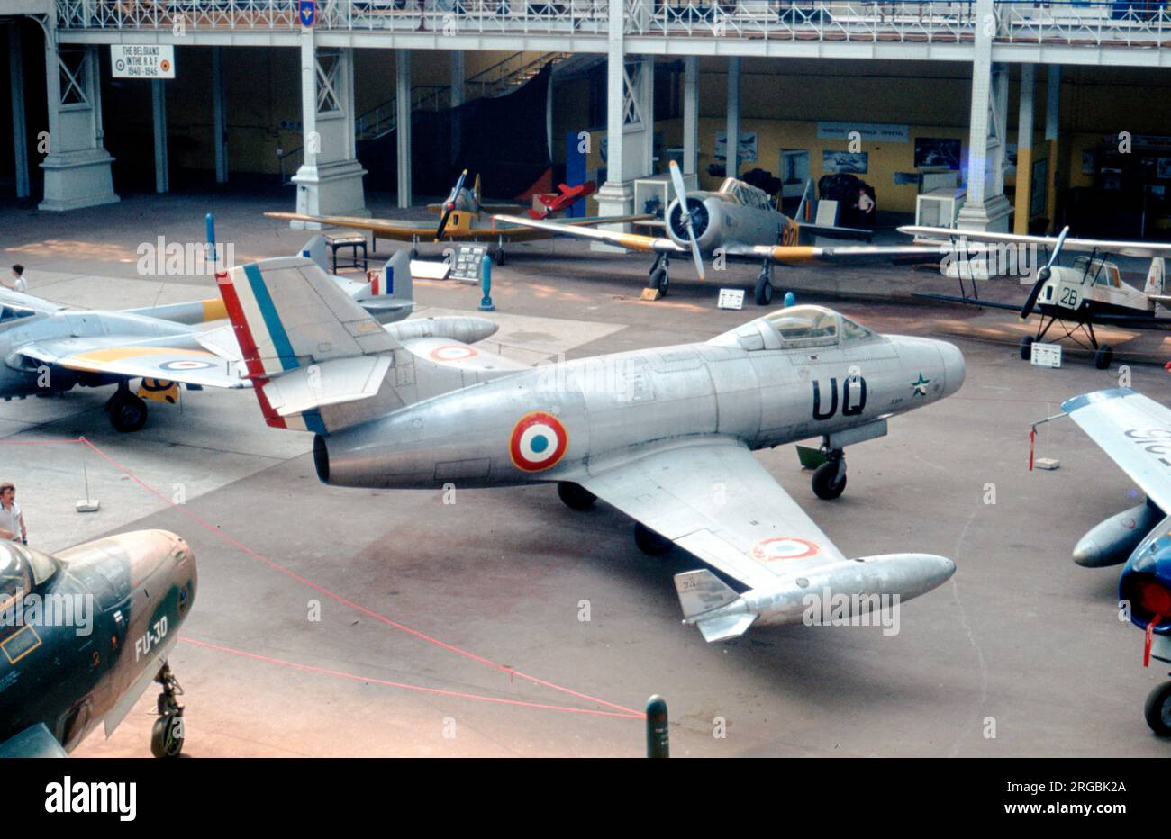 Dassault MD.450 Ouragan 320 / UQ (msn 320, panneau d'appel « UQ »), un ancien avion de l'Armée de l'Air, au Musée Royal de l'Armée et d'Histoire militaire, à Bruxelles, Belgique. Banque D'Images