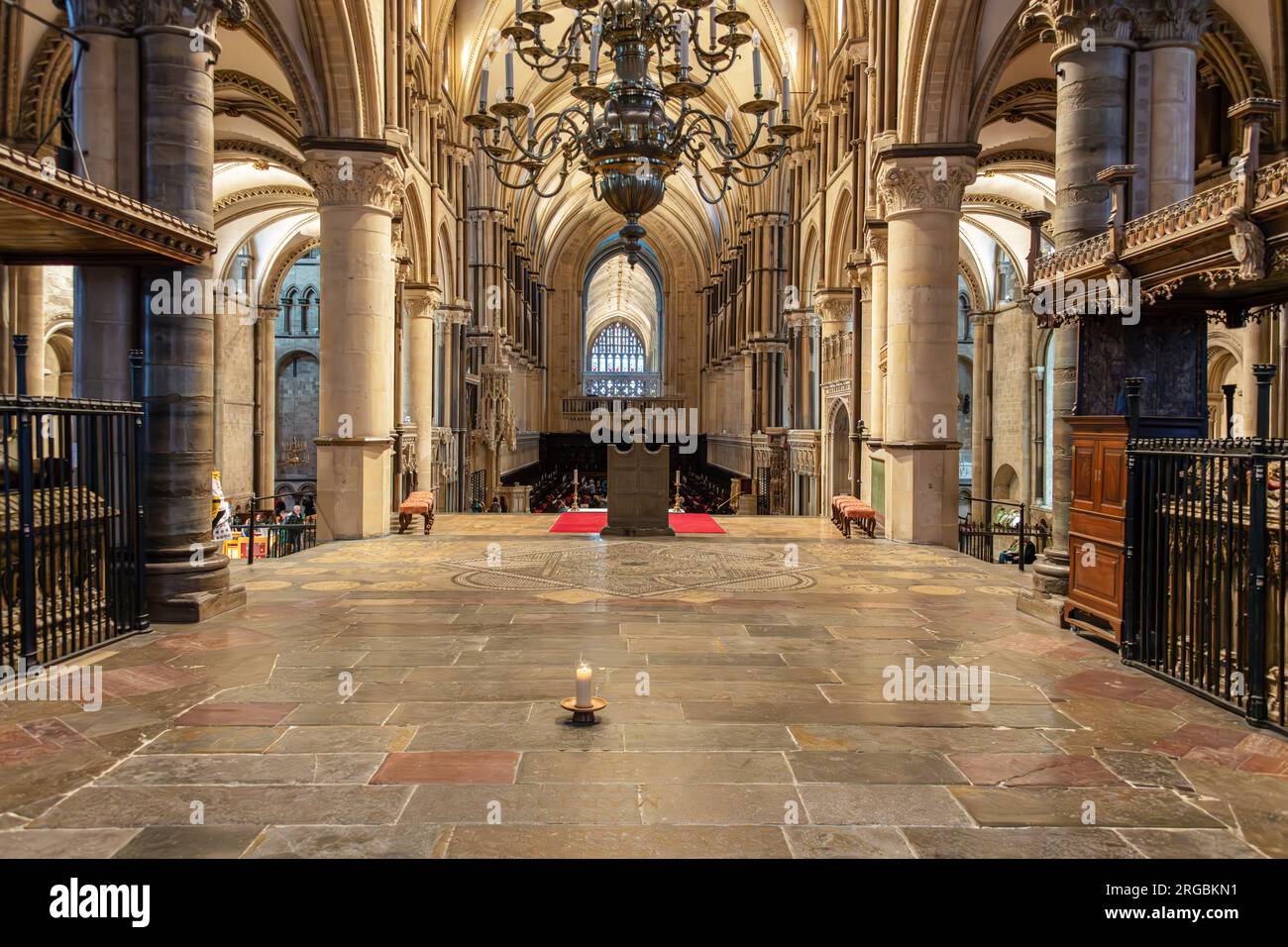 Un vitrail dans la cathédrale de Canterbury. Banque D'Images