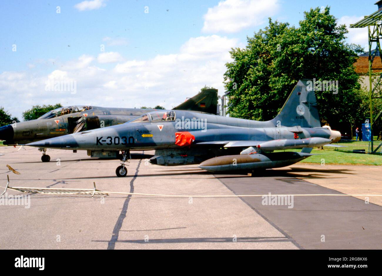 Koninklijke Luchtmacht - Canadair NF-5A Freedom Fighter K-3030 (msn 3030) du 313 Squadron, à la rencontre du Fighter tactique de la RAF Waddington le 2 août 1986. (Koninklijke Luchtmacht - Royal Netherlands Air Force). Banque D'Images