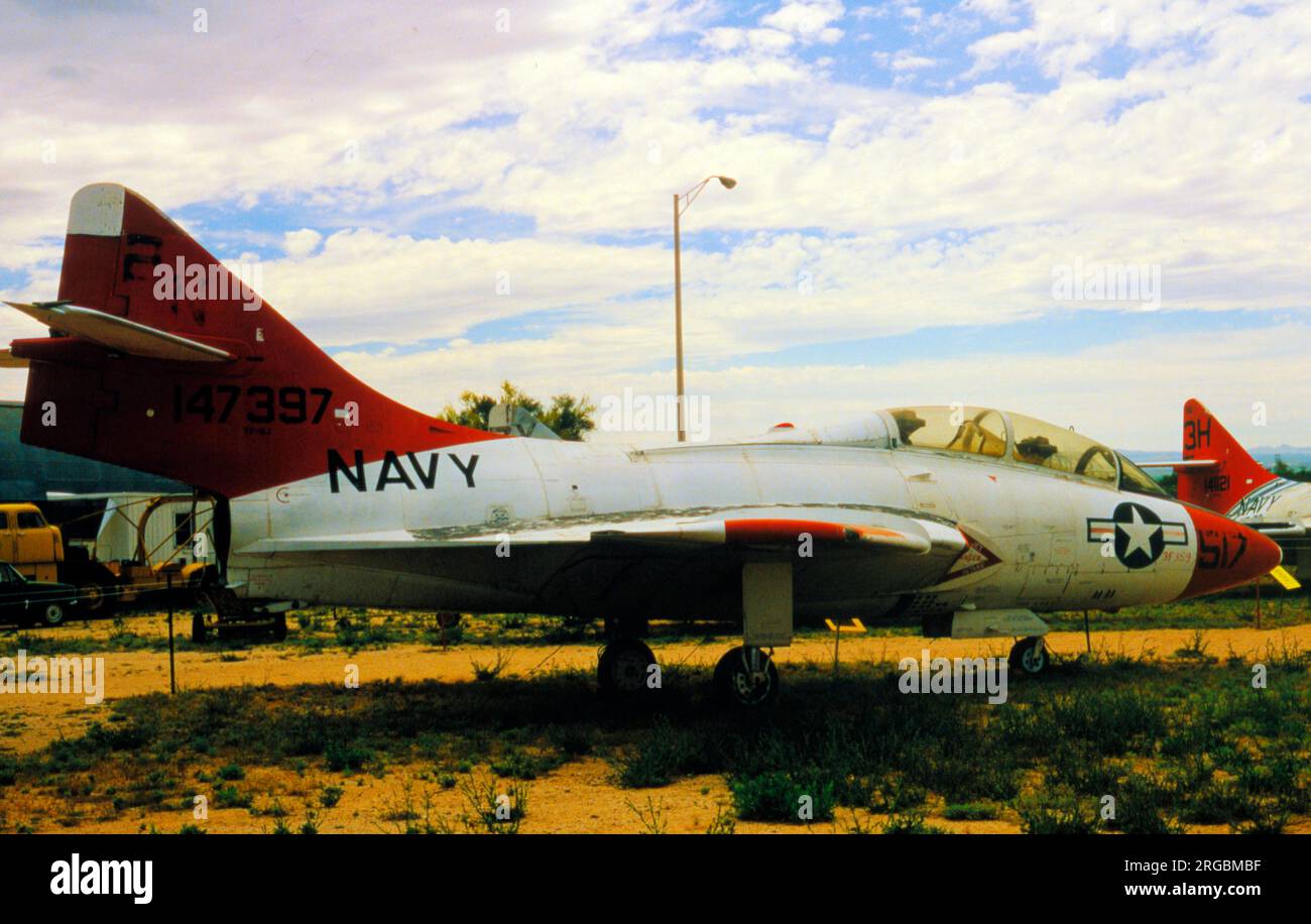 Grumman F9F-8T Cougar 147397, au musée de l'air et de l'espace de Pima, Tucson, Arizona. Banque D'Images