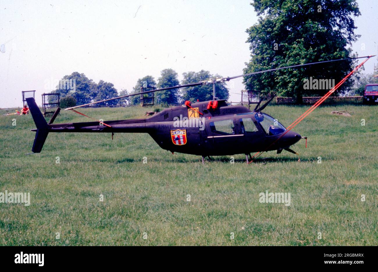 Armée des États-Unis - Bell OH-58A Kiowa 72-21390 (msn 42056), au Château Ashby pour les Championnats du monde d'hélicoptères, le 26 juin 1986, avec le numéro de compétition '20'. Banque D'Images