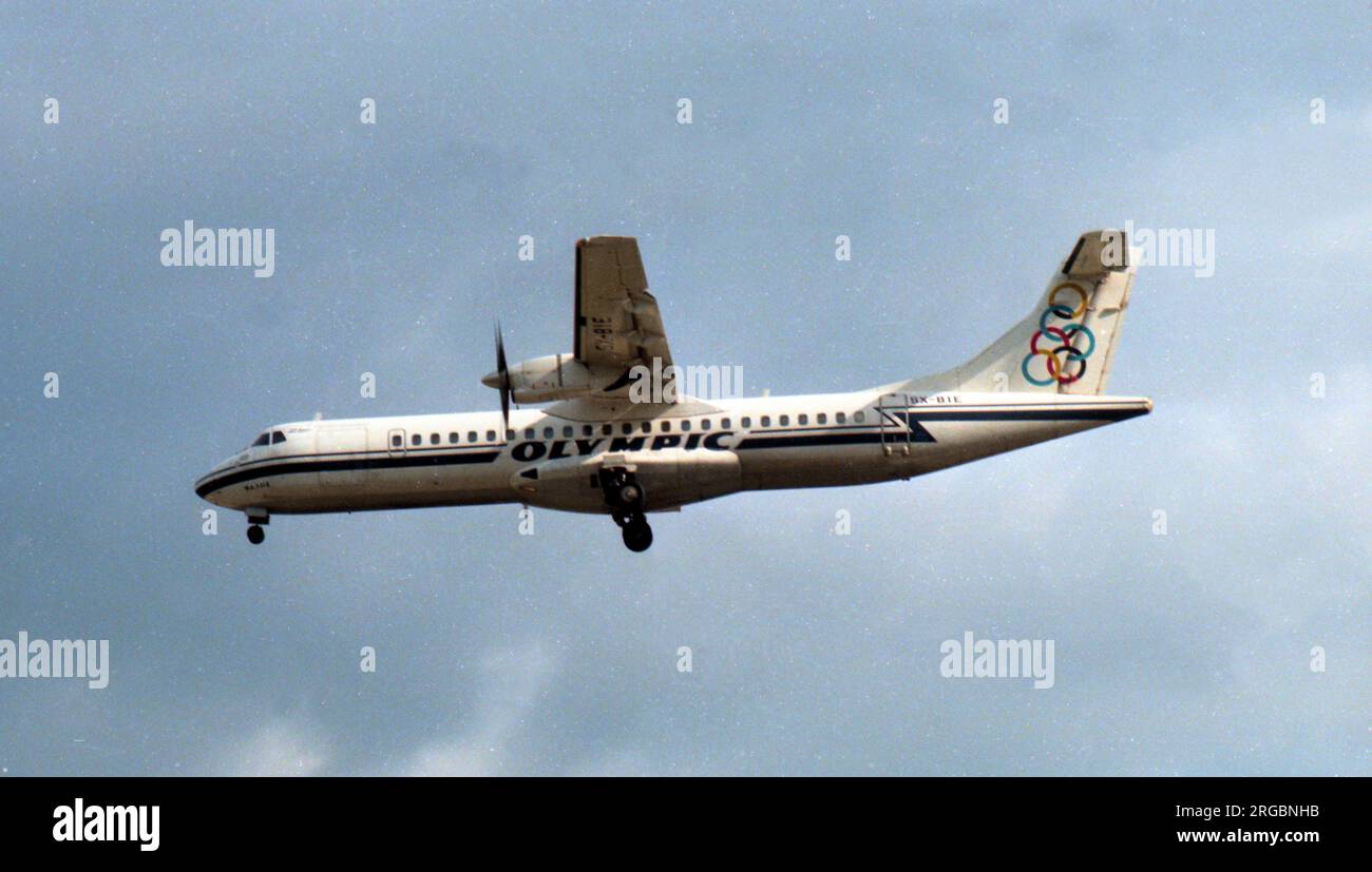 ATR 72-202 SX-BIE (msn 239), d'Olympic Airlines, à l'approche de l'aéroport international d'Athènes. Banque D'Images