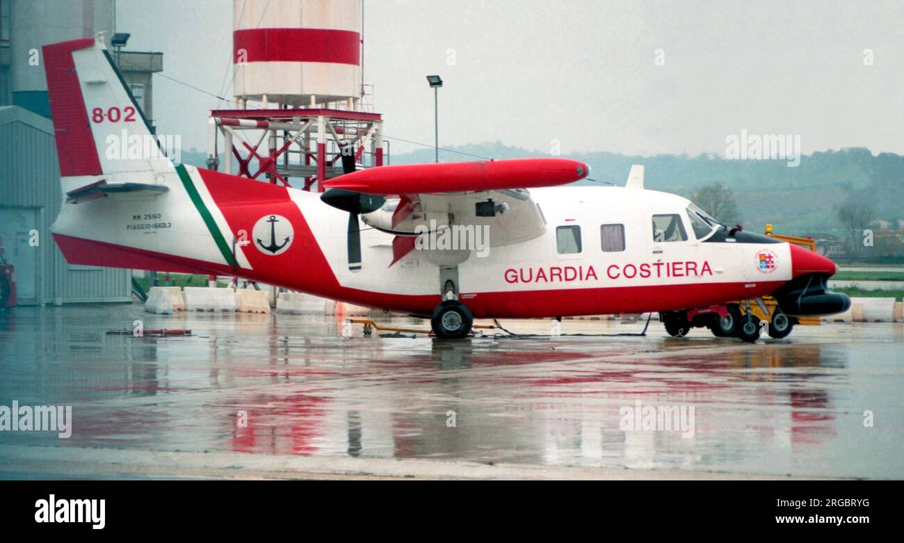 Guardia Costiera - Piaggio P.166DL-3 MM25160 / 8-02 (msn 482/128). Banque D'Images