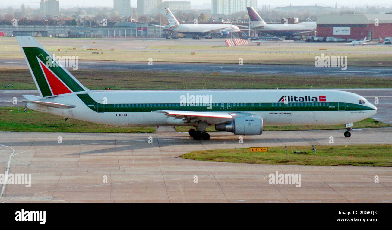 Boeing 767-33A (ER) I-DEIB (msn 27376, numéro de ligne 560), d'Alitalia. Banque D'Images