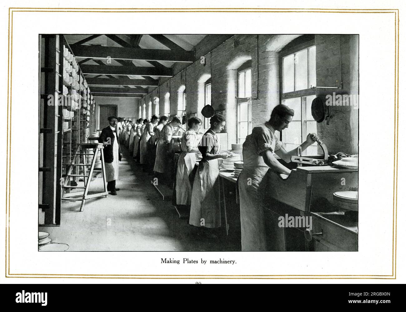 Fabrication de plaques par machine Banque D'Images