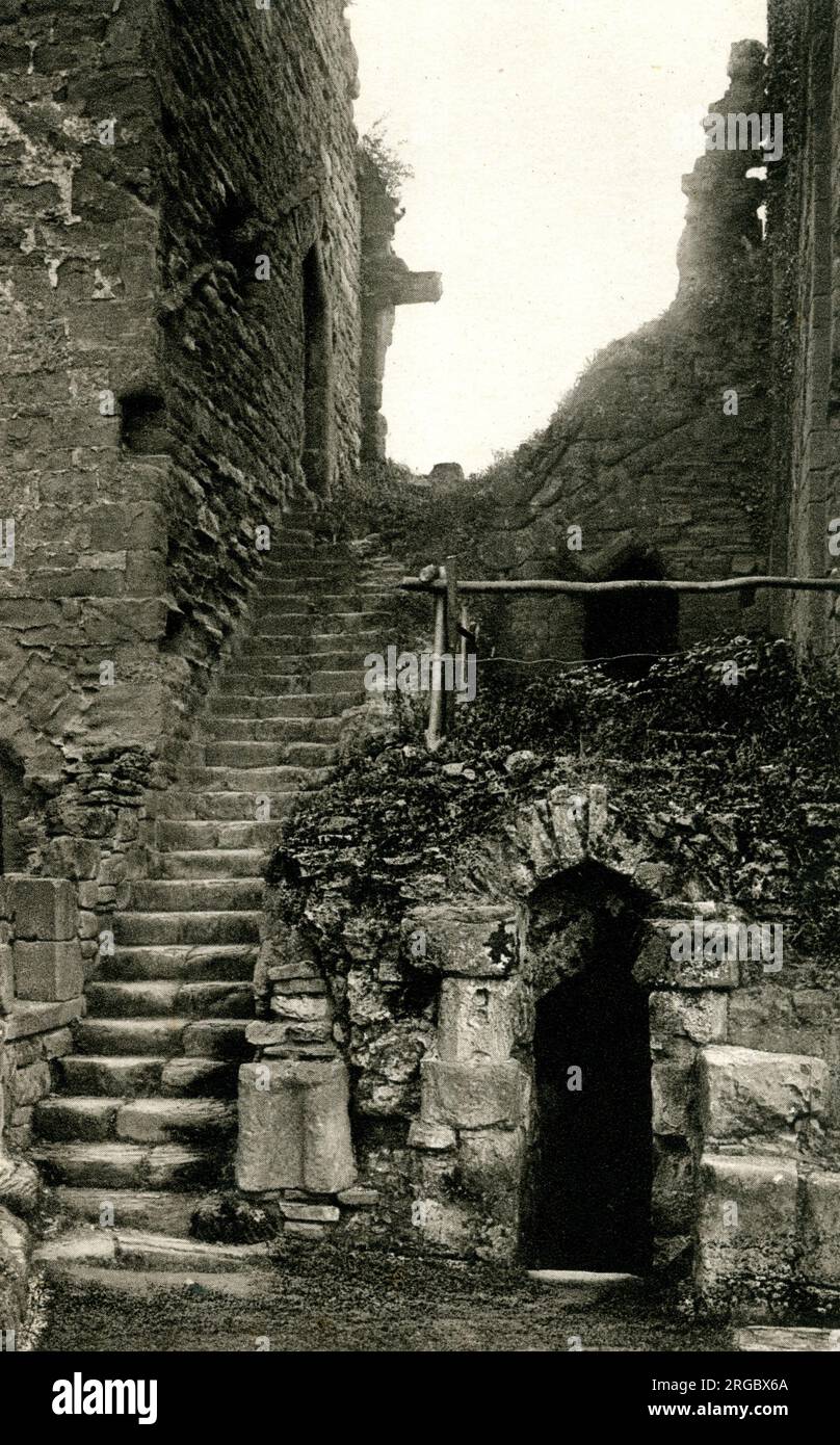 Marche de l'escalier à Wall et tour sud-est, château de Goodrich, Herefordshire Banque D'Images