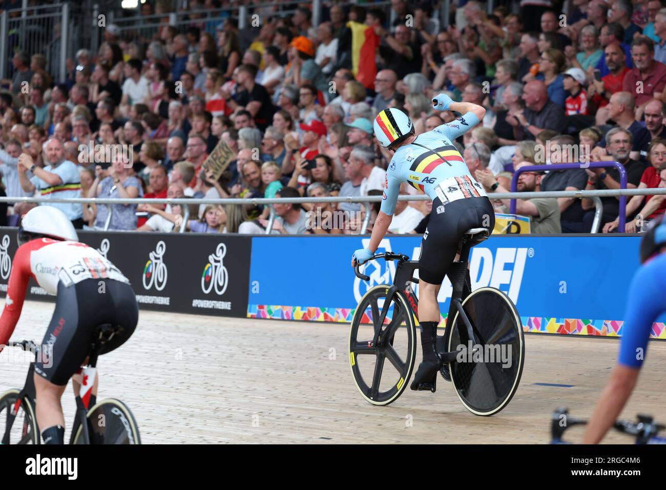 Glasgow, Royaume-Uni. 08 août 2023. La Belge Lotte Kopecky photographiée en action lors de la Women's Elite points Race aux Championnats du monde de cyclisme UCI, à Glasgow, en Écosse, le mardi 08 août 2023. UCI organise les mondes avec toutes les disciplines cyclistes, cyclisme sur route, cyclisme en salle, VTT, course BMX, paracyclisme sur route et paracyclisme intérieur, à Glasgow du 03 au 13 août. BELGA PHOTO DAVID PINTENS crédit : Belga News Agency/Alamy Live News Banque D'Images