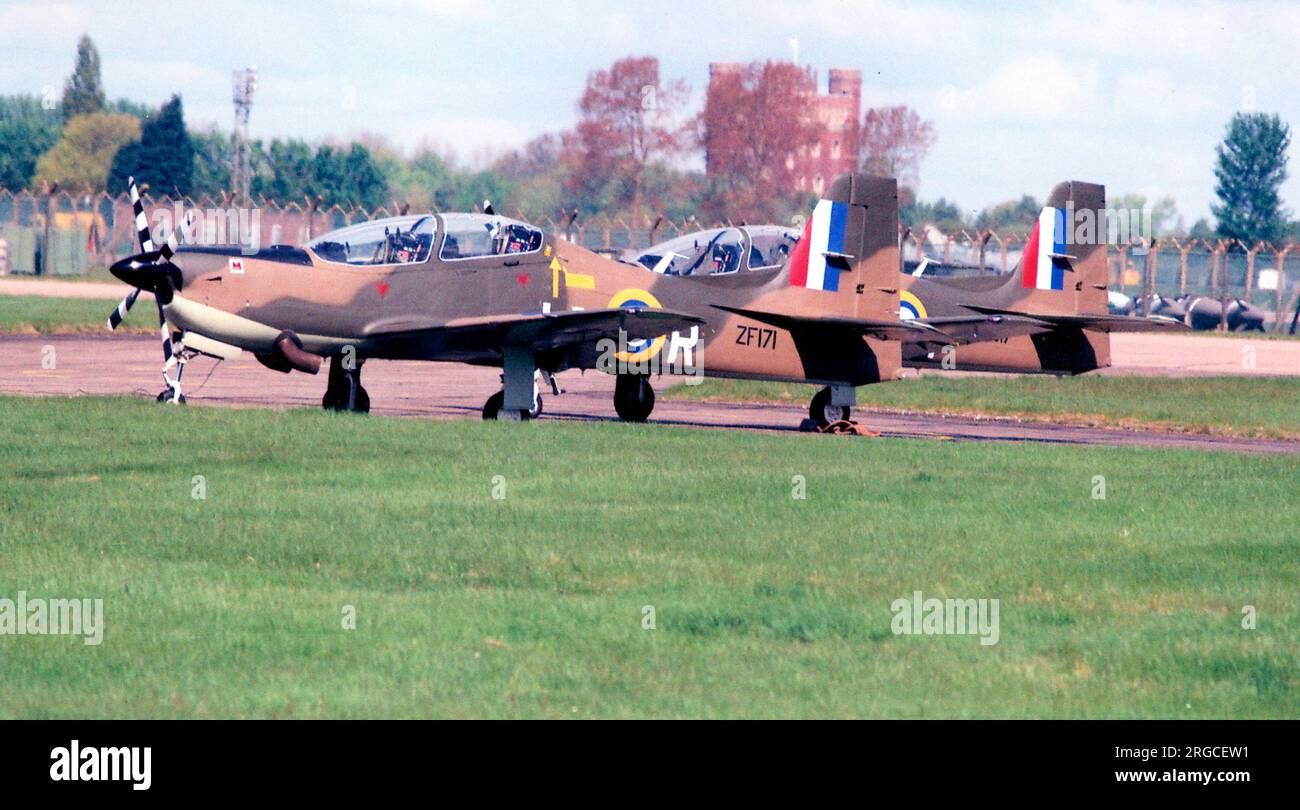 Royal Air Force - Short Tucano T.1 ZF171 (msn S023-T23), de l'escadron no 20207 (R), marqué LZ-R de l'escadron no 66, à la RAF Fairford le 18 juillet 2010. Banque D'Images