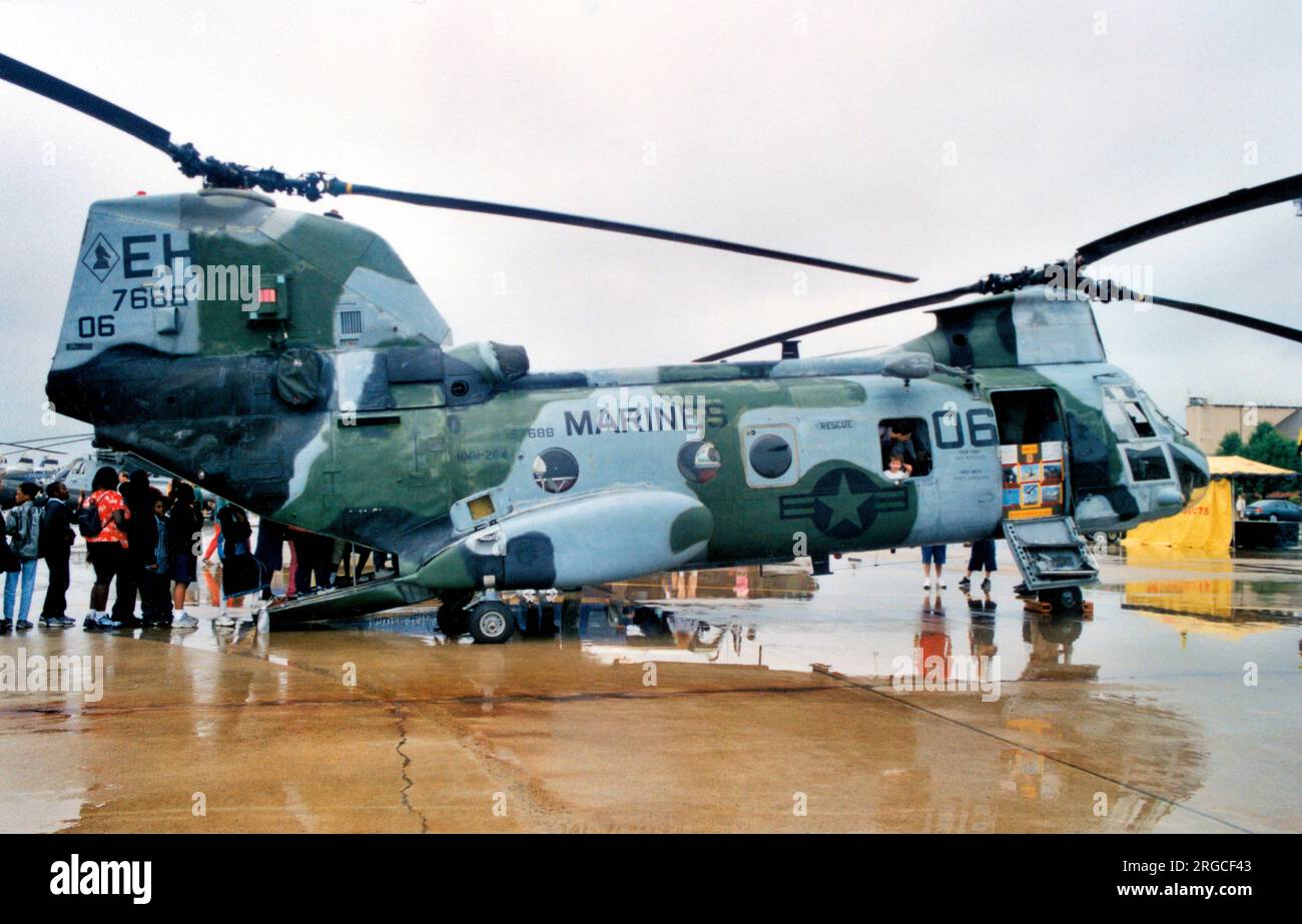United States Marine corps - Boeing Vertol CH-46F Sea Knight 157688 (MSN 2587), de HMM-264 Banque D'Images