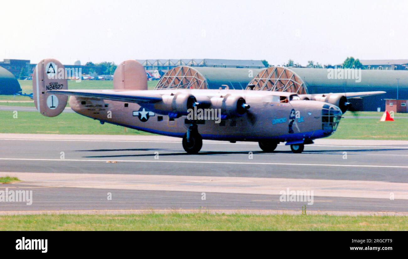 Consolidé LB-30 - B-24A Liberator N24927 'Diamond Lil' (msn 18, ex 40-2366, ex AM927). Cet avion a été détourné vers la RAF mais après un accident d'atterrissage a été retenu aux États-Unis et converti comme un transport; en fait, le prototype du C-87. Banque D'Images