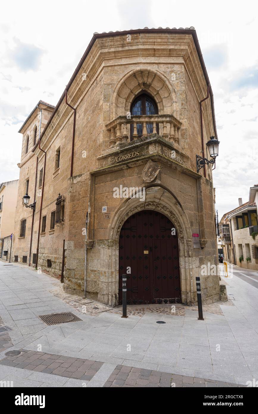 Curiosa fachada en ángulo Casa de los Vazquez, Ciudad Rodrigo en Salamanca Banque D'Images