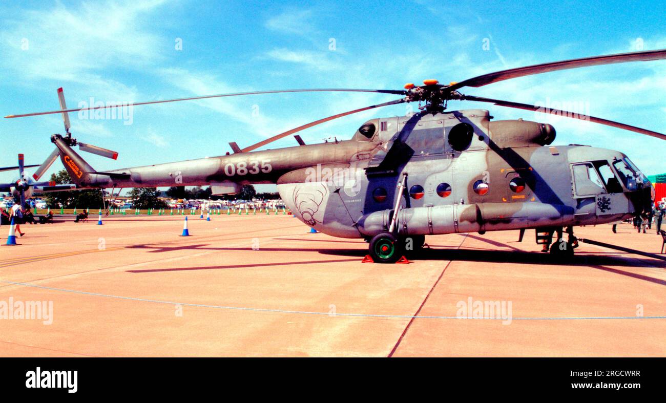 Vzdusne sily ACR - Mil mi-17 0835 (msn 108M35), au Royal International Air Tattoo - RAF Fairford 14 juillet 2006. (Vzdusne sily ACR - Force aérienne tchèque). Banque D'Images Vzdusne sily ACR - Mil mi-17 0835 (msn 108M35), au Royal International Air Tattoo - RAF Fairford 14 juillet 2006. (Vzdusne sily ACR - Force aérienne tchèque). Banque D'Images