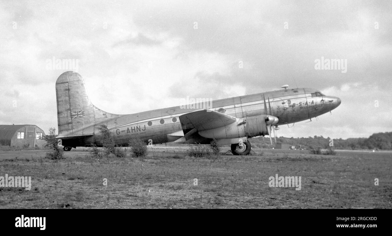 Avro 688 Tudor IVB G-AHNJ 'Star Panther' (msn 1343), ex BSAA, en stockage peu après la prise de contrôle de British South American Airways par BOAC. Banque D'Images