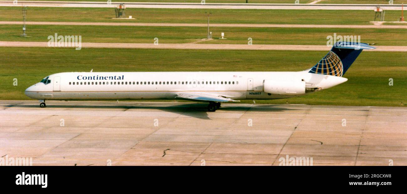 McDonnell Douglas MD-82 N16807 (msn 49261 / 1153), de Continental Airlines en septembre 1992. Banque D'Images