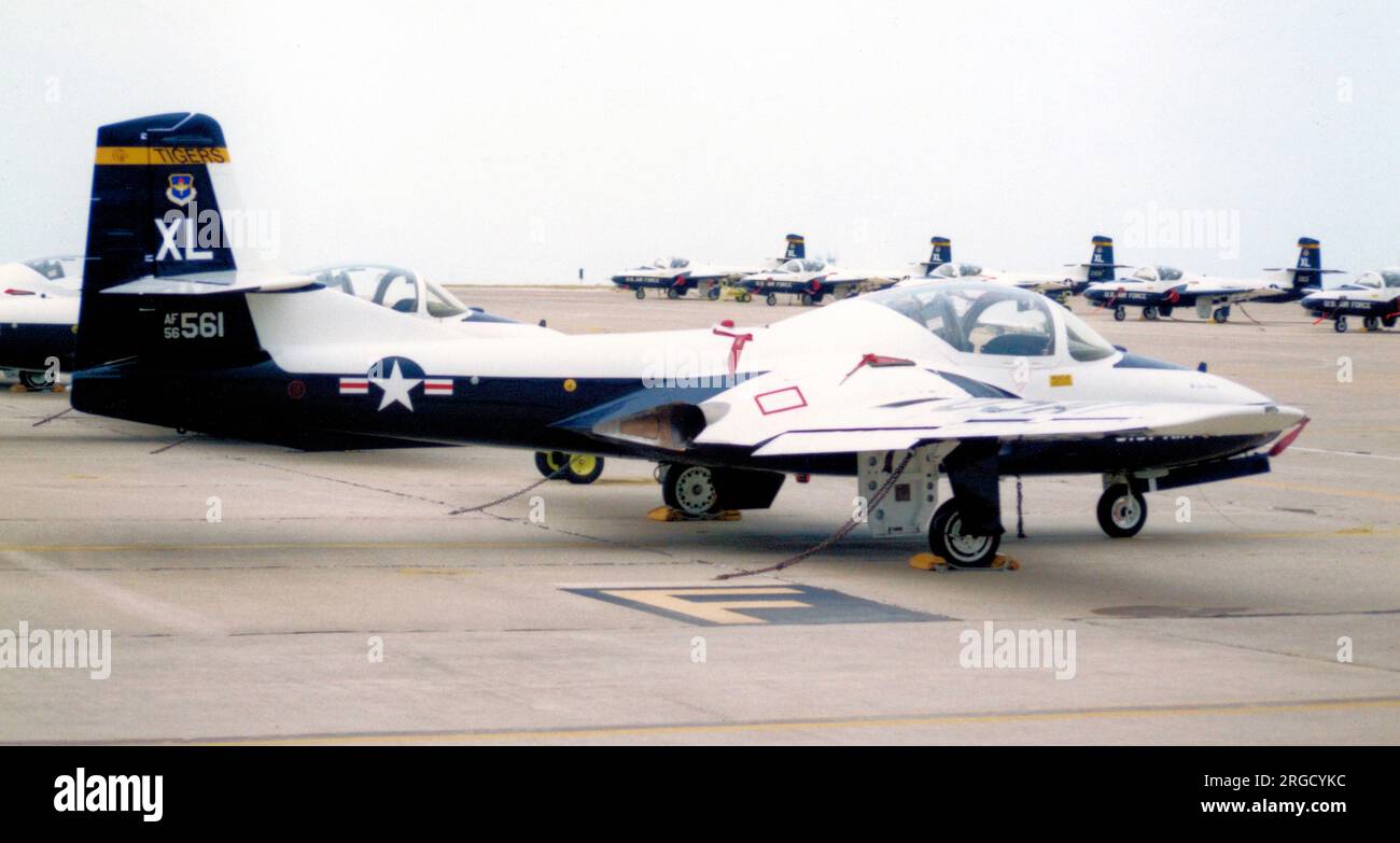 United States Air Force - Cessna T-37B 56-3561 (MSN 40133), à El Toro MCAS, Californie, le 27 avril 1997. Banque D'Images