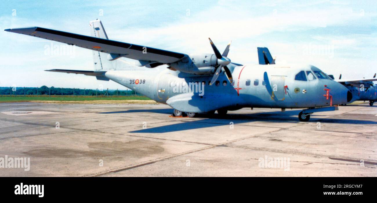 Ejercito del aire - CASA 235-100M T. TÉLÉN-20 - 35-38 (msn EA02-18-C079), à la RAF Fairford le 19 juillet 1997 pour le Royal International Air Tattoo. (Ejercito del aire - armée de l'air espagnole) Banque D'Images