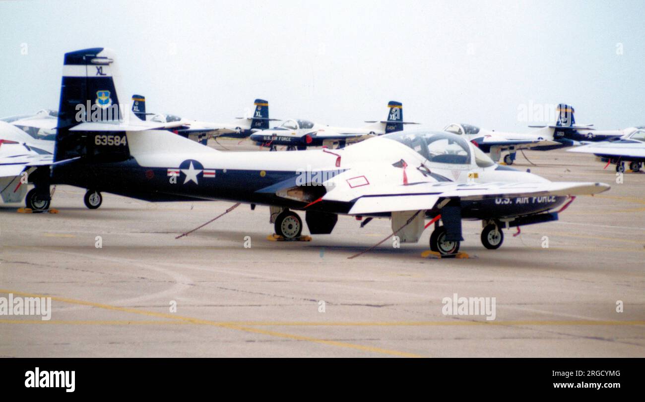 United States Air Force - Cessna T-37B 56-3584 (msn 40156), à El Toro MCAS, Californie, le 27 avril 1997. Banque D'Images