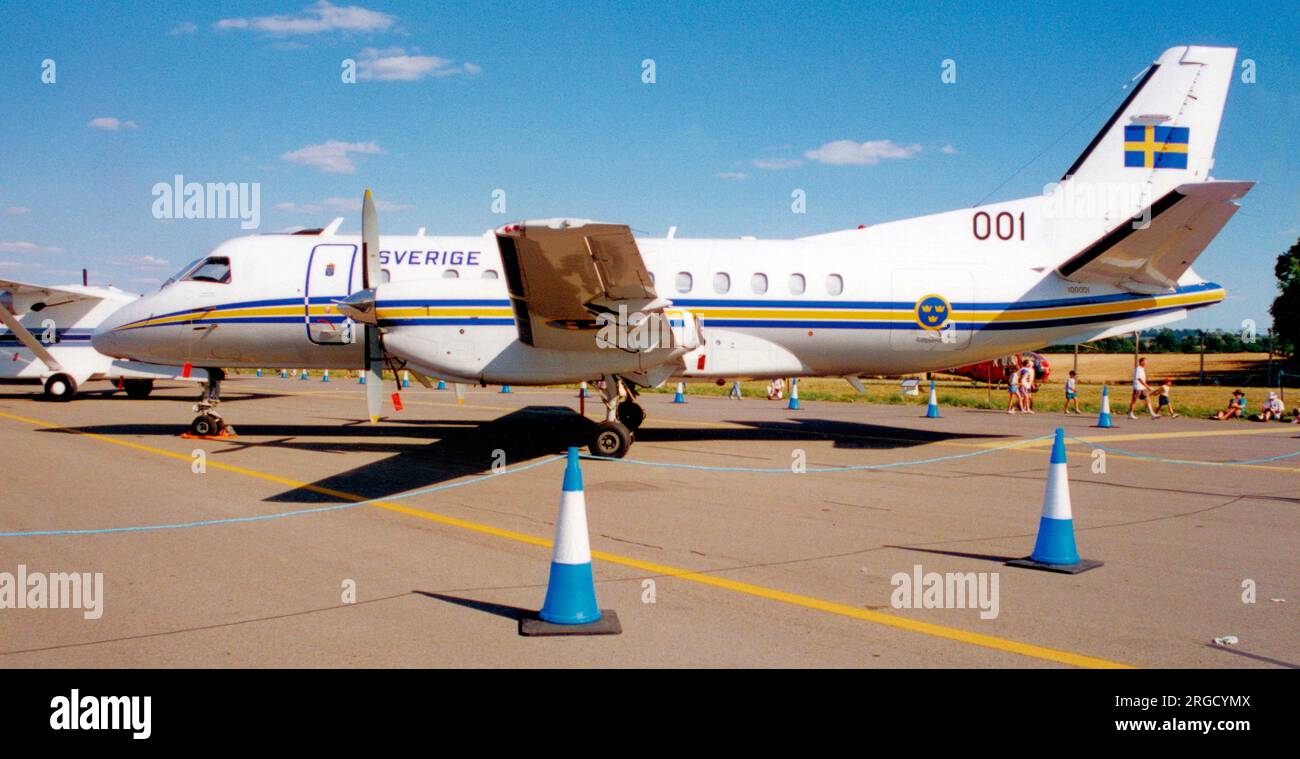 Flygvapnet - SAAB 340B 100001 (msn 170), au Royal International Air Tattoo - RAF Fairford le 23 juillet 1995. (Flygvapnet - Force aérienne suédoise) Banque D'Images