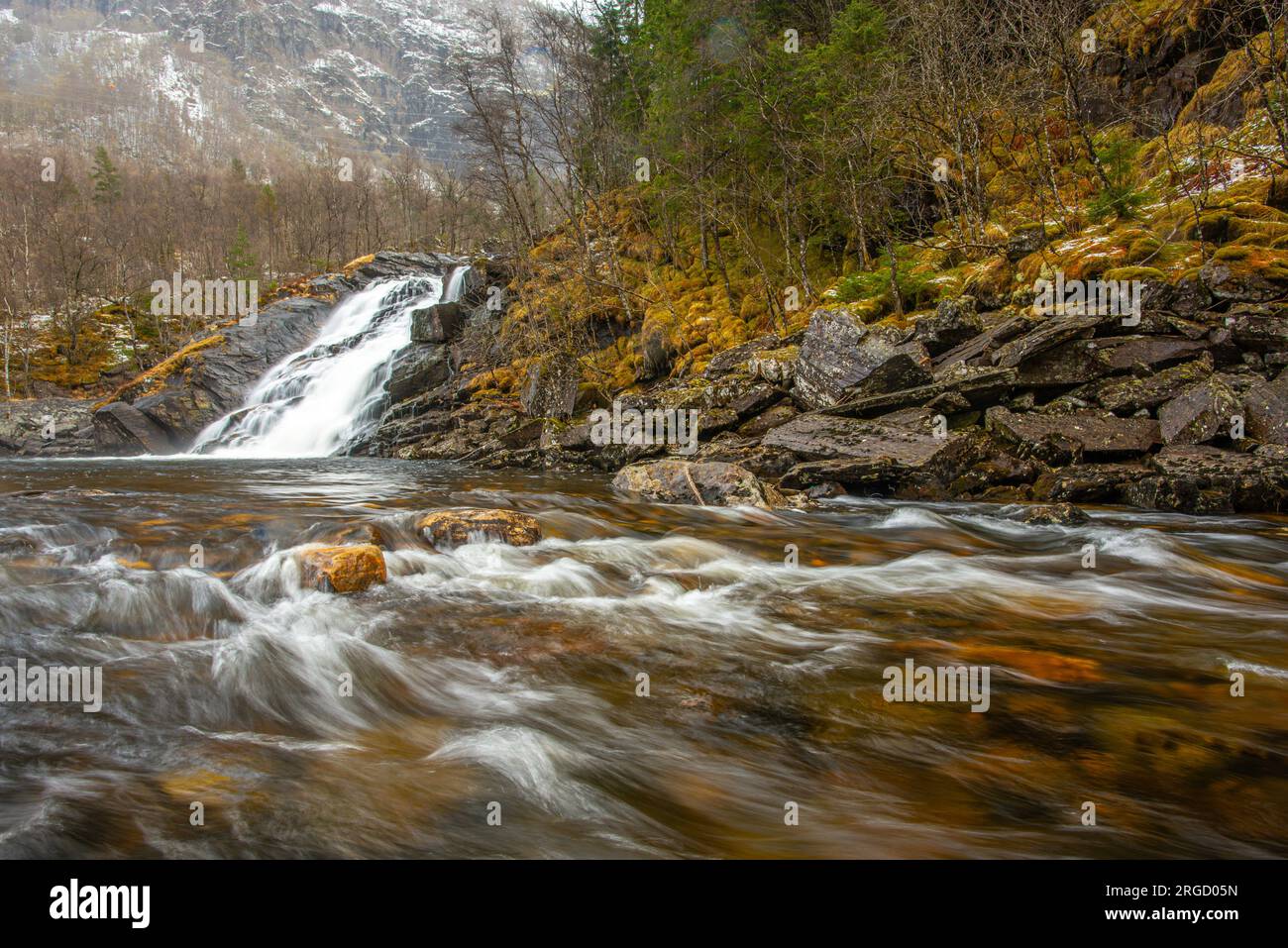 Ruisseau d'eau à longue exposition en Norvège Banque D'Images