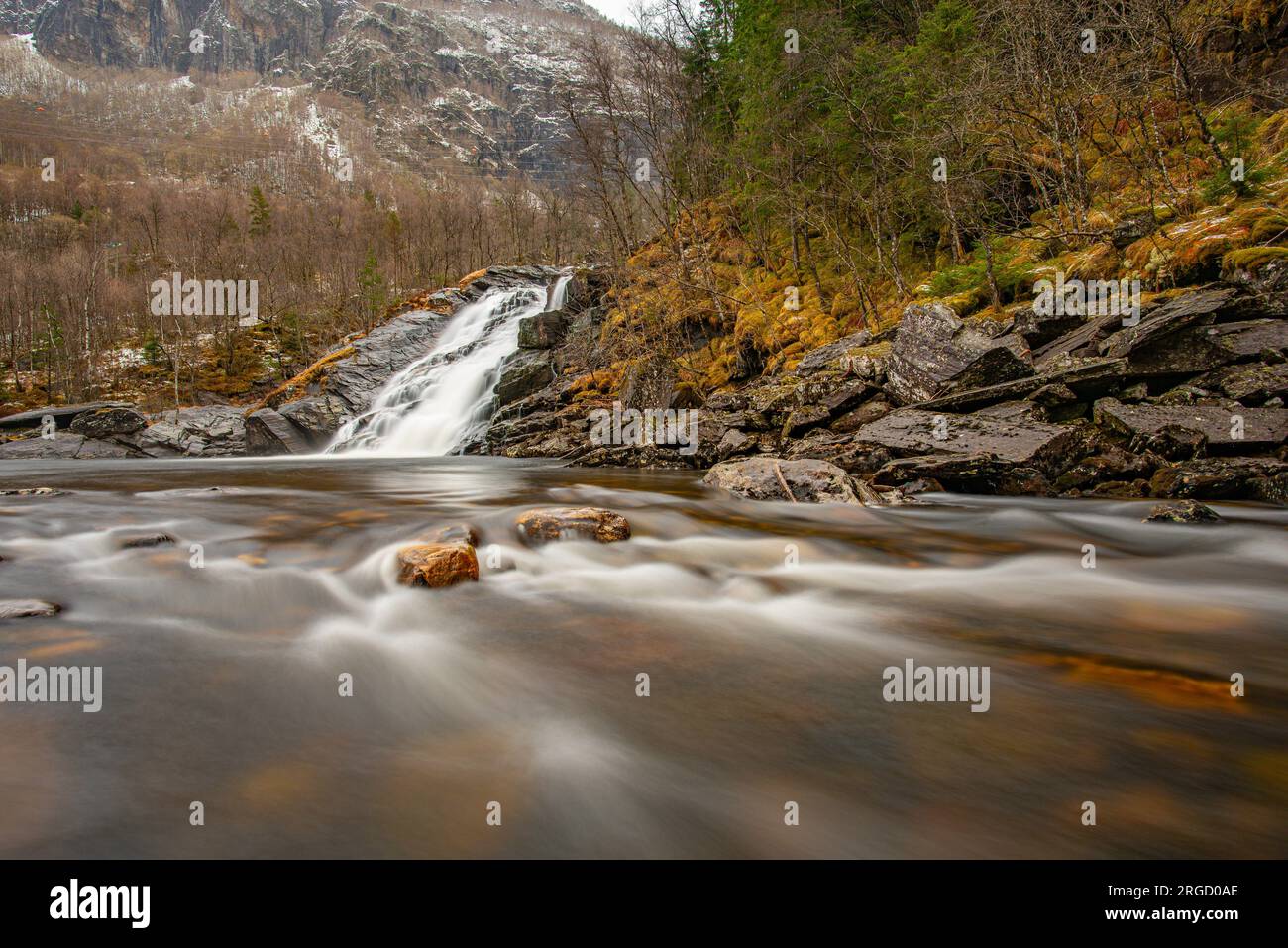 Ruisseau d'eau à longue exposition en Norvège Banque D'Images