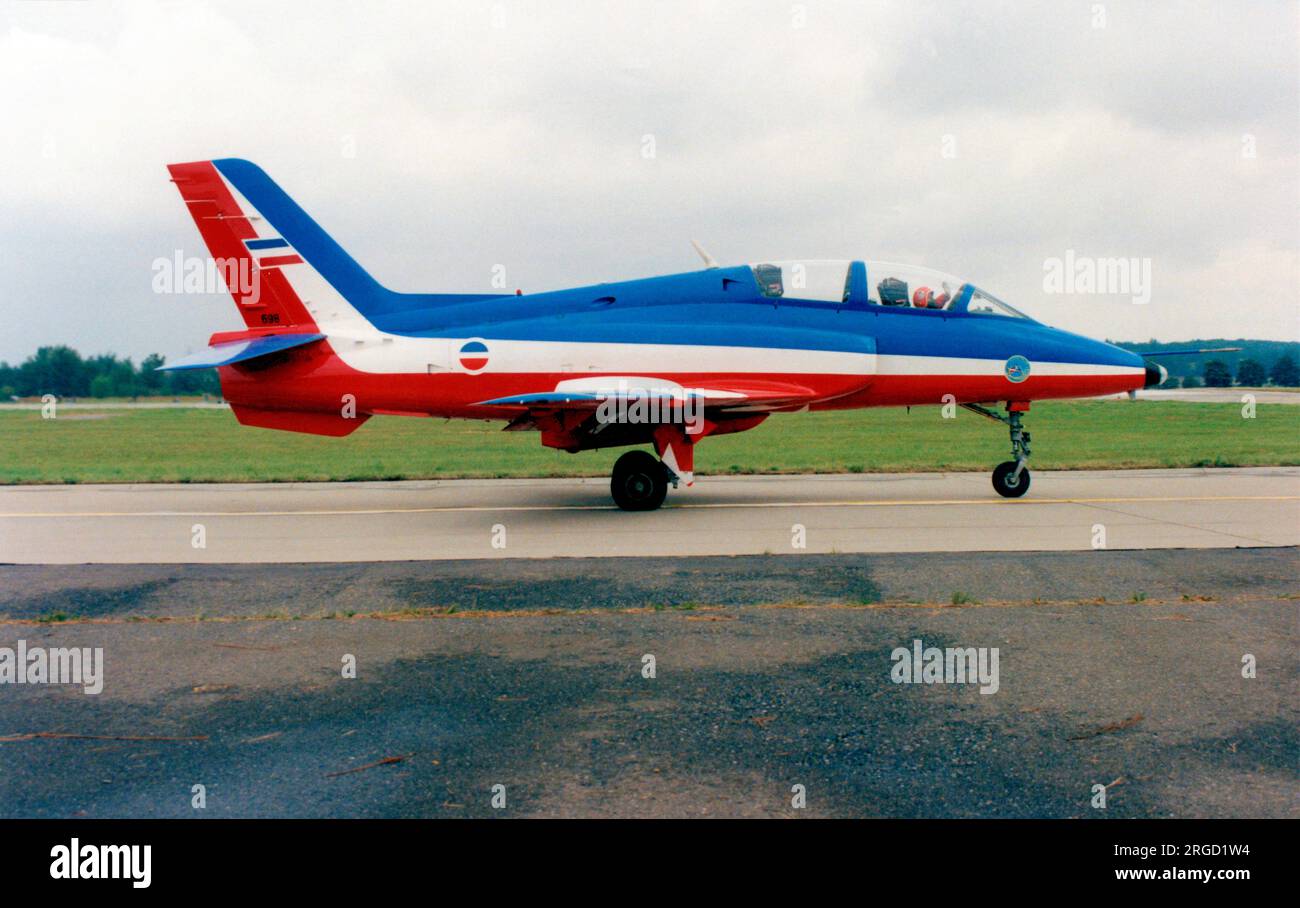 Armée de l'air serbe - Soko G-4 Super Galeb 23698, de l'équipe de voltige Flying Stars formation. Banque D'Images