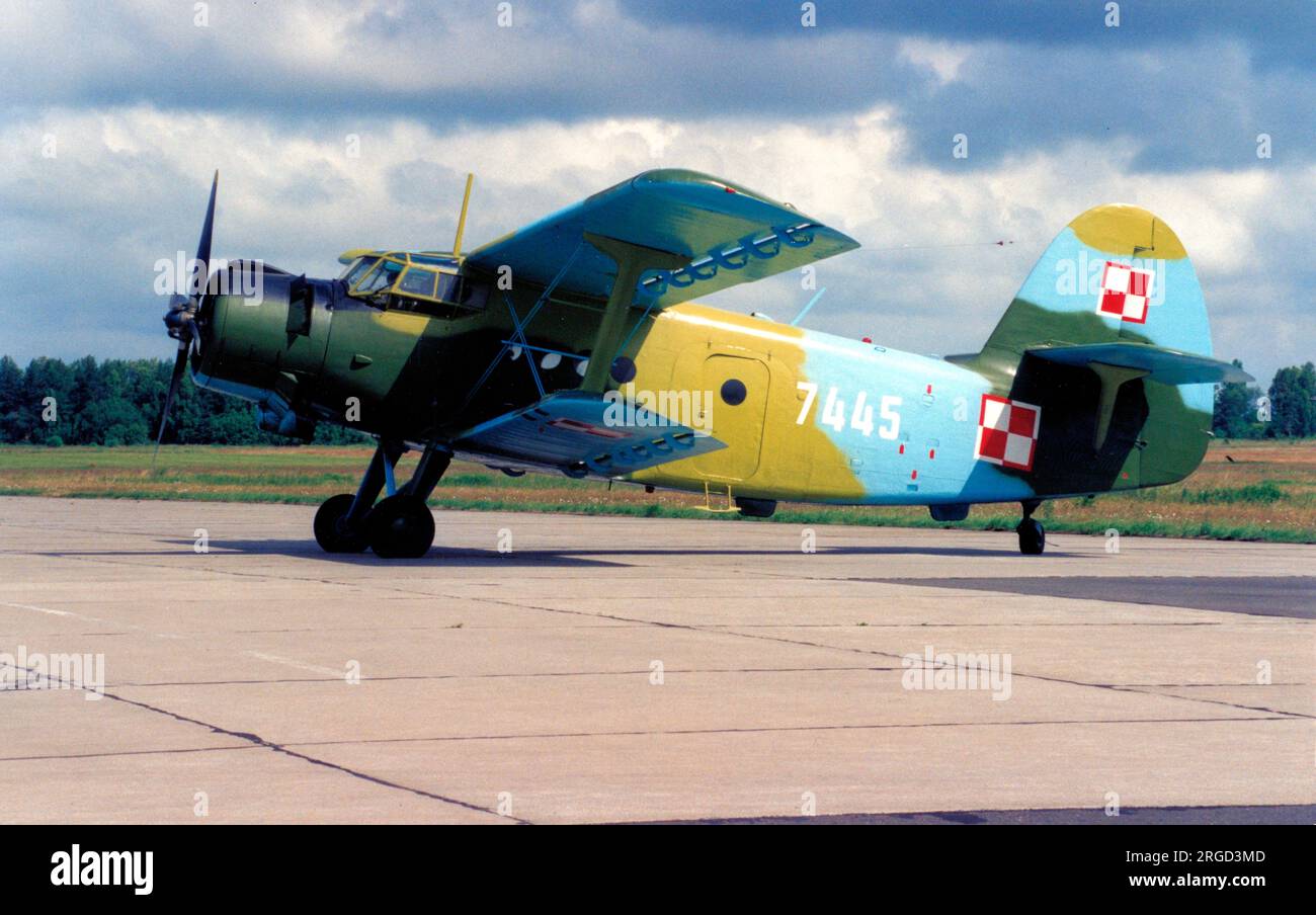 Armée de l'air polonaise - Antonov an-2T 7445 (msn 1G74-45), de 13 ELTr. Banque D'Images
