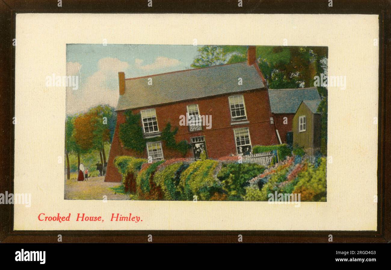 The Crooked House, Himley, Staffordshire. Au début du 19e siècle, l'exploitation minière dans la région a provoqué un début de naufrage progressif d'un côté du bâtiment. Plus tard (vers 1830) est devenu une maison publique appelée The Siden House, Siden signifiant «tordu» dans le dialecte local Black Country. The Crooked House est toujours géré comme un pub et un restaurant. Banque D'Images