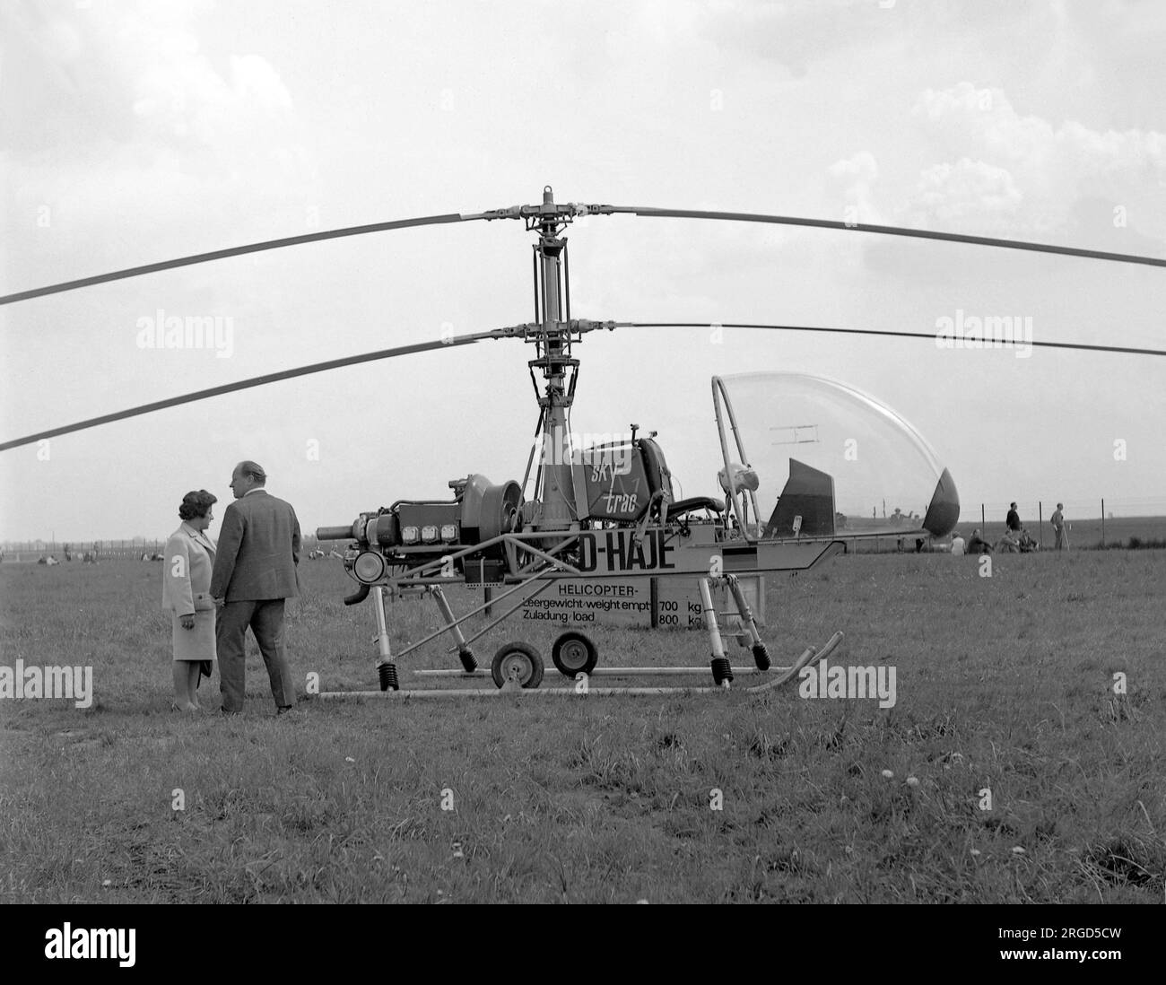 Wagner Sky Trac 1 D-HAJE (msn 1) avec Herr et Frau Wagner présents, au salon aéronautique de Hanovre le 1 mai 1966 Banque D'Images