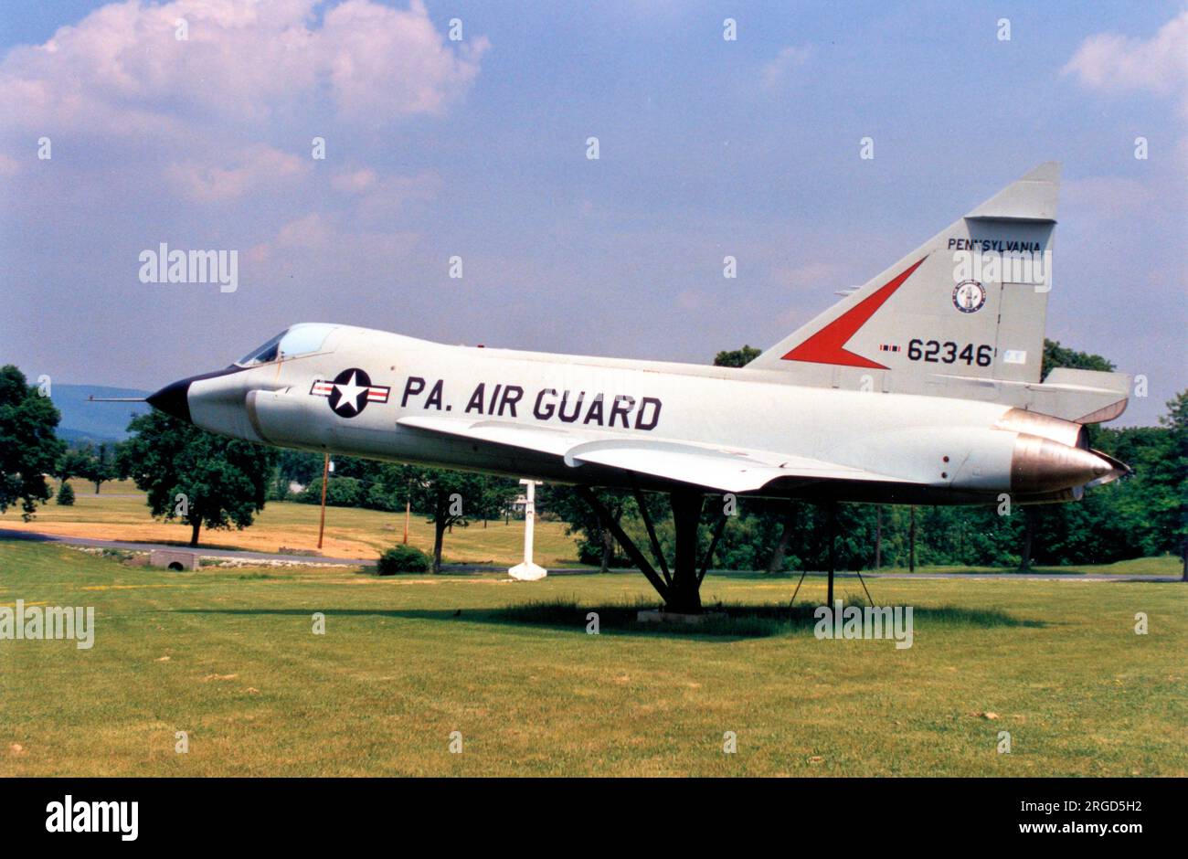 Convair TF-102a Delta Dagger 56-2346 (msn 8-12-78), monté sur une plinthe au Pennsylvania National Guard Military Museum, Annville, PA 17003, États-Unis. Banque D'Images