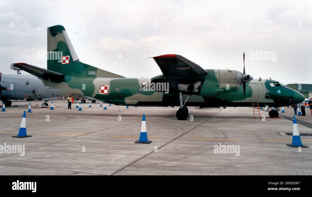 Armée de l'air polonaise - Antonov an-26 1310 (msn 13-10), de 13 plt. Banque D'Images