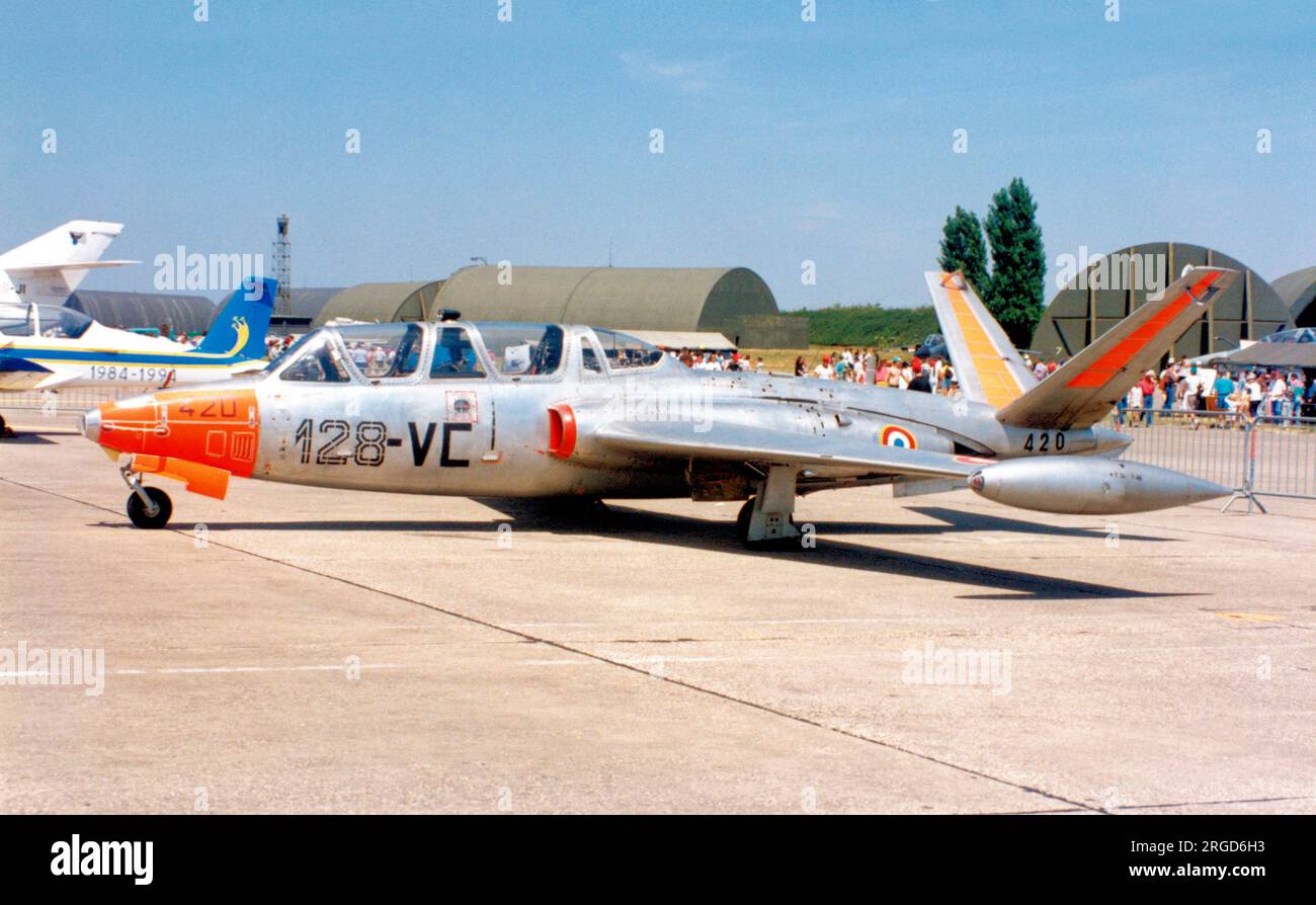 Armee de l'Air - Fouga cm.170 Magister 420 - 128-VC (msn 420), à la base aérienne de Dijon-Longvic le 1 juillet 2001. (Armée de l'Air). Banque D'Images